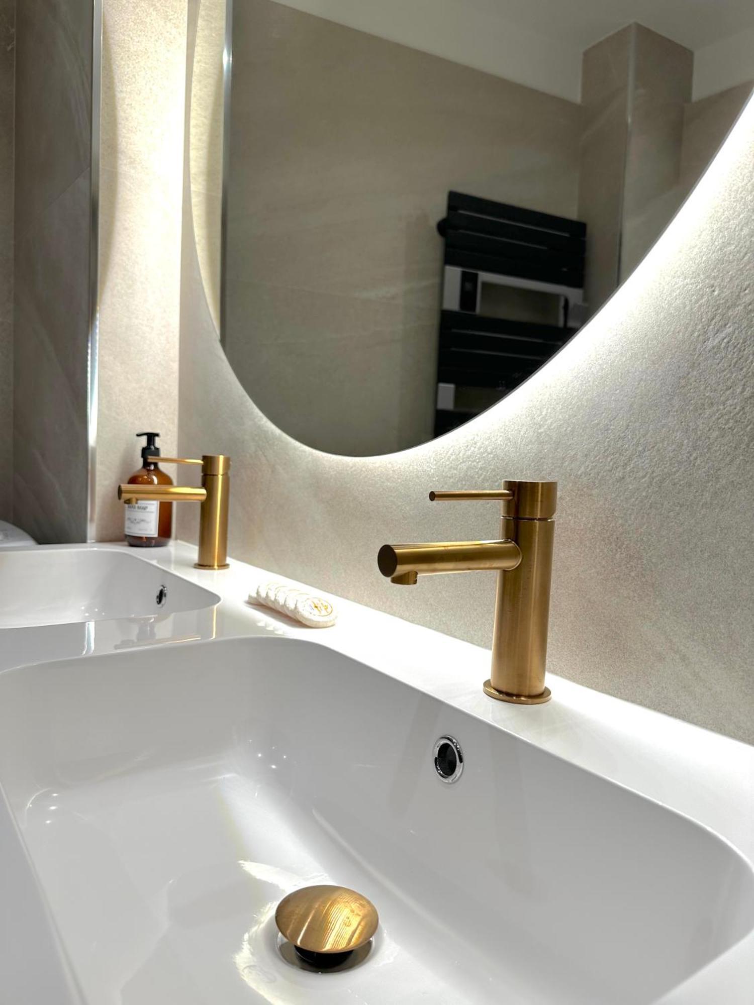 Monaco # Menton - 6 Persons - 2 Bedrooms - Full Renovated - Private Parking - Hypercenter - Clim - Beach And Sun Ментона Екстериор снимка