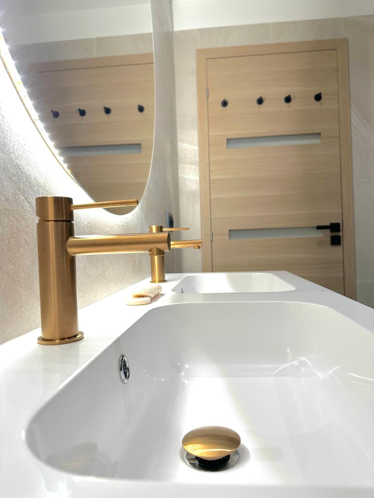 Monaco # Menton - 6 Persons - 2 Bedrooms - Full Renovated - Private Parking - Hypercenter - Clim - Beach And Sun Ментона Екстериор снимка